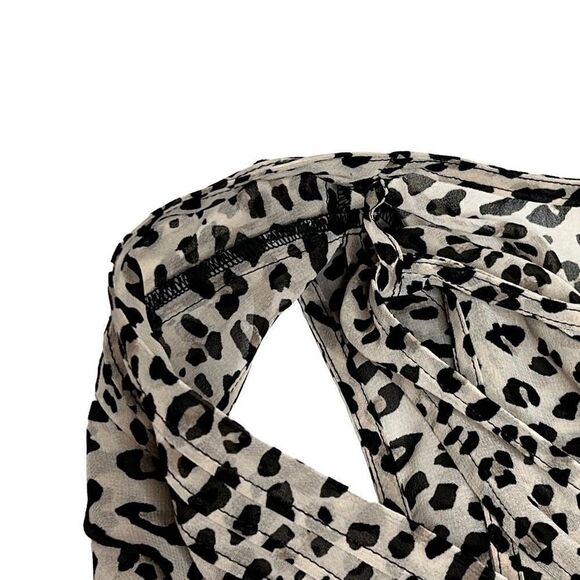 CAbi leopard print sleeveless flutter blouse size S - Picture 10 of 16